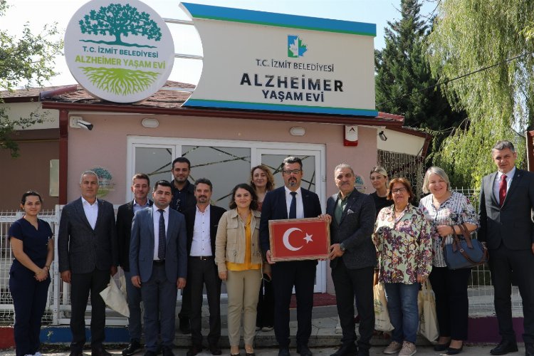 DEVA Partisi Kocaeli'de Alzheimer Yaşam Evi’ni gezdi