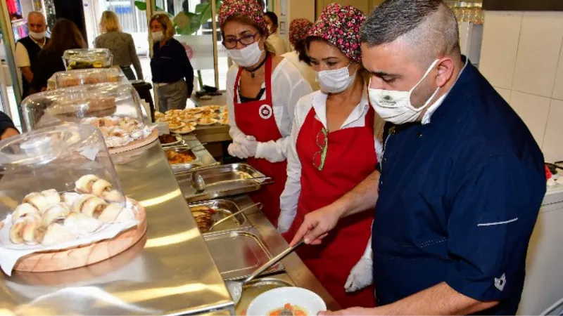 İzmir Narlıdere'de sofraları 'Üretici Kadınlar' kuruyor