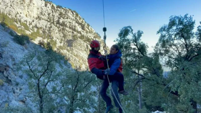 Dağ yürüyüşünde mahsur kalan Rus turistler kurtarıldı