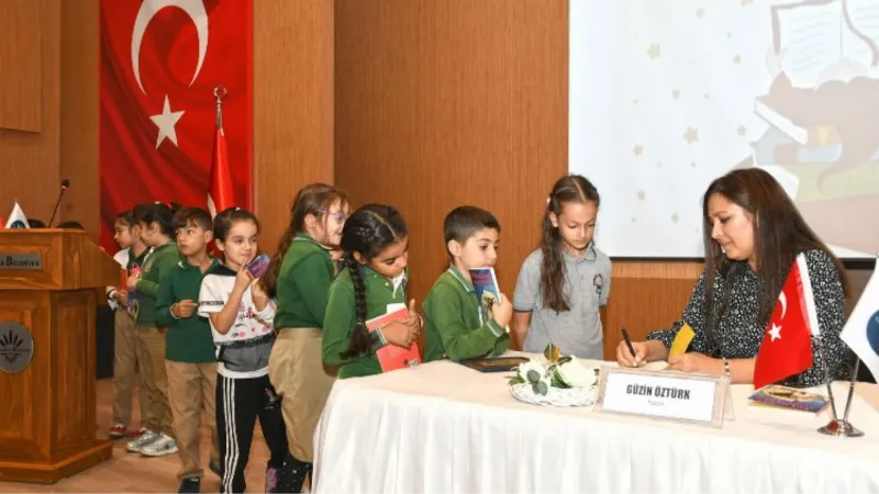 İzmir Karabağlar'da çocuklar, Yıldız Kenter’de yazarlarla buluşuyor