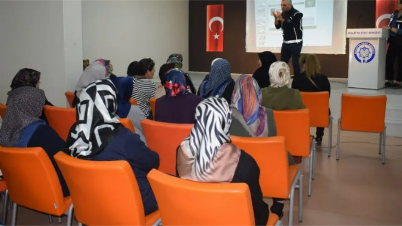 Malatya'da 'En İyi Narkotik Polisi Anne' anlatıldı