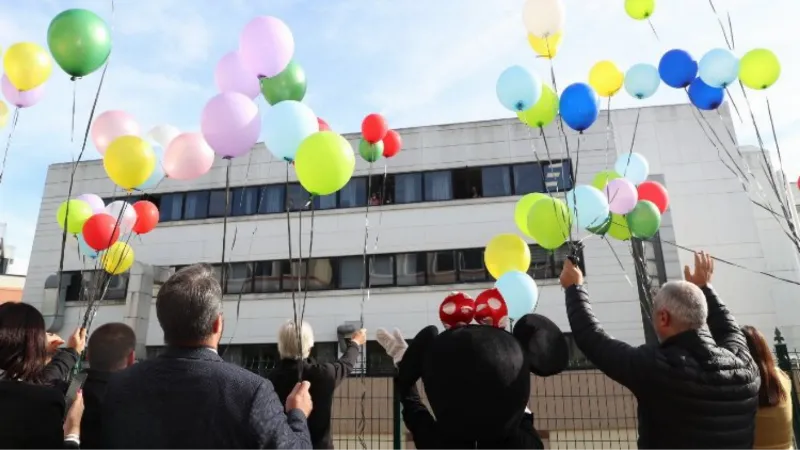 İzmit'te 'Lösemi Haftası'nda rengarenk balonlar uçuruldu