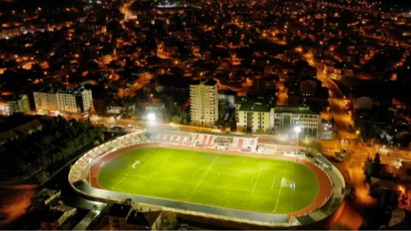 Gazi Stadyumu'nun ilk ışıkları yandı