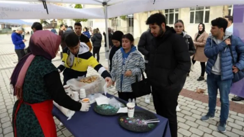 Bursa İnegöl'de öğrencilere çorba ikramı