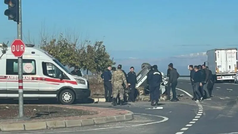 TIR ile otomobil çarpıştı; 1 ölü, 3 yaralı