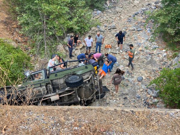 Alanya'da turistlerin bulunduğu safari cipi şarampole devrildi: 7 yaralı