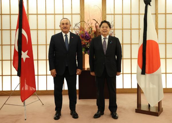 Bakan Çavuşoğlu, Japon mevkidaşı Hayashi Yoshimasa ile görüştü