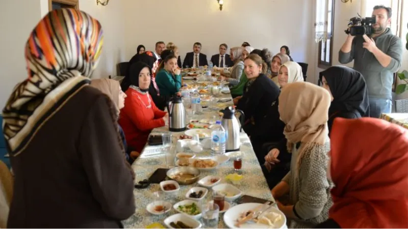 Bursa Yıldırım'da kadınlar üretiyor