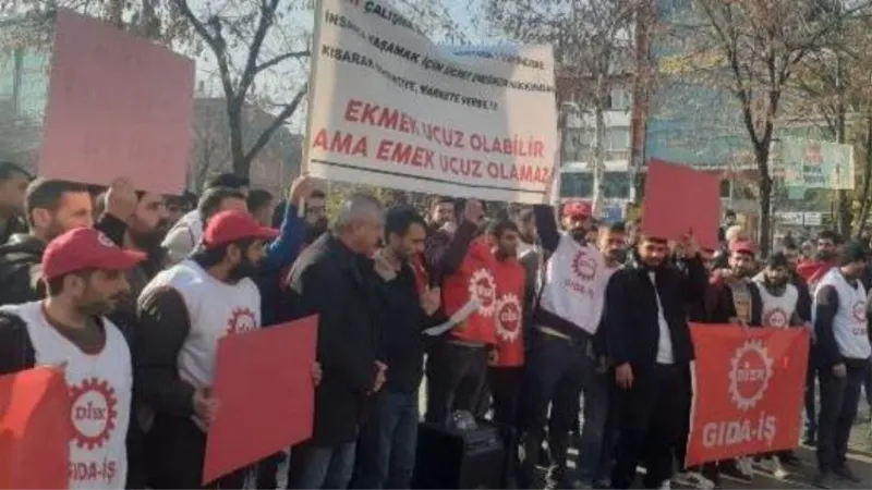 Bingöl'de fırın çalışanlarından 'düşük maaş' eylemi