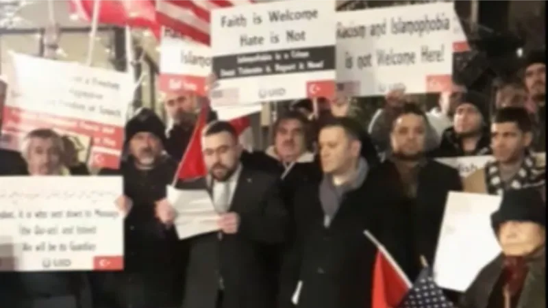 İsveç'in saygısızlığına New York'ta karanfilli protesto