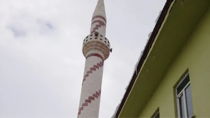 Kayseri Büyükşehir ağır hasarlı camiyi sorunsuz yıktı