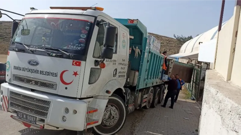 Manisa'nın gıda kamyonu Hatay'a ulaştı