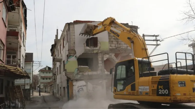 Kocaeli İzmit'te Mehmet Ali Paşa’da 7. binanın yıkımı tamamlandı