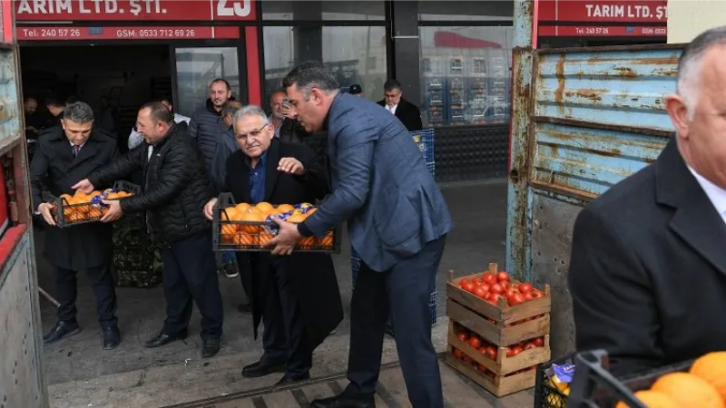 Adıyaman'a 2 yardım kamyonu