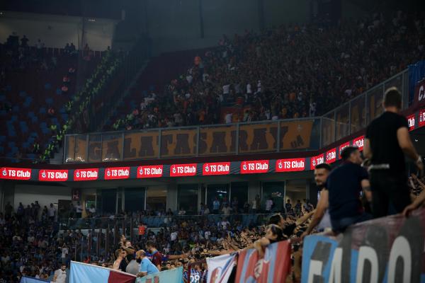 Galatasaray taraftarı 1764 gün sonra Trabzon'da tribünde yerini aldı