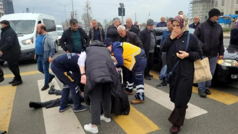 Otomobil yaya geçidinde 2 kişiye çarptı; 1'inin durumu ağır