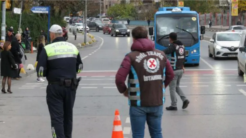 Kadıköy'de polis yolcu gibi bindi, minibüsçülere ceza yağdı