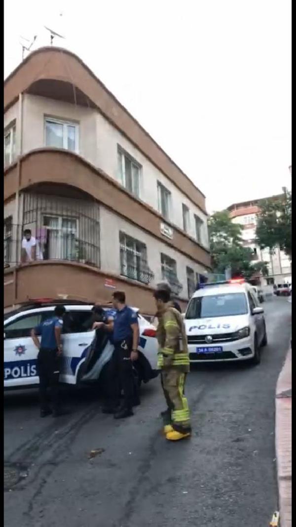 Beyoğlu'nda pencereden kaçmaya çalışan hırsızı ensesinden yakaladı