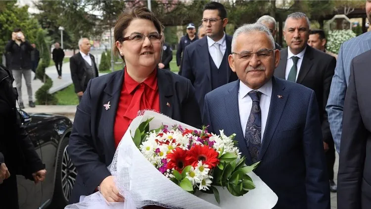 Bakan Yanık'tan Memduh Büyükkılıç'a ziyaret