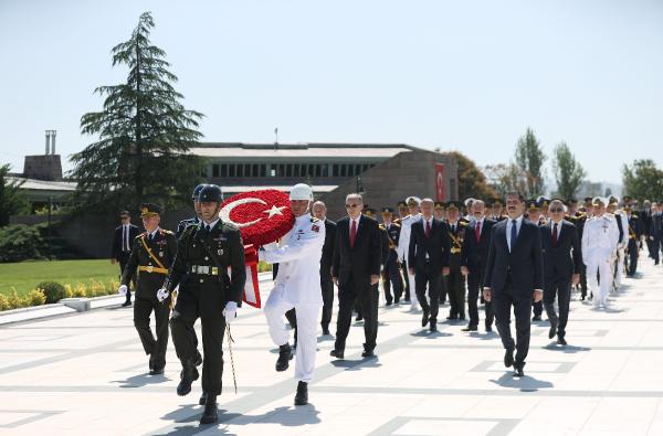 Devlet Mezarlığı'nda '30 Ağustos' töreni