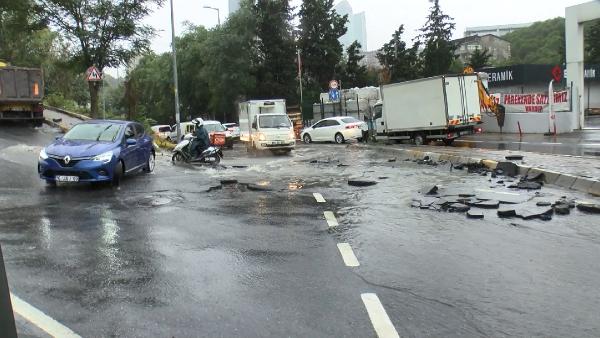 Sarıyer'de yol çöktü, Kağıthane'de toprak kaydı