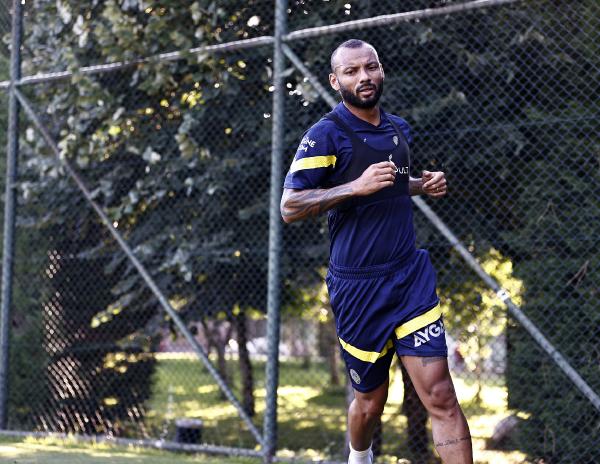 Fenerbahçe, Slovacko hazırlıklarına başladı