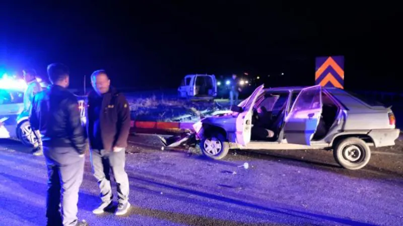 Görevden dönen polis aracına otomobil çarptı: 5'i polis 8 yaralı