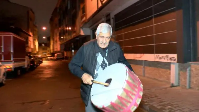 İstanbul'da Ramazan davulcuları ilk sahurla birlikte göreve başladı