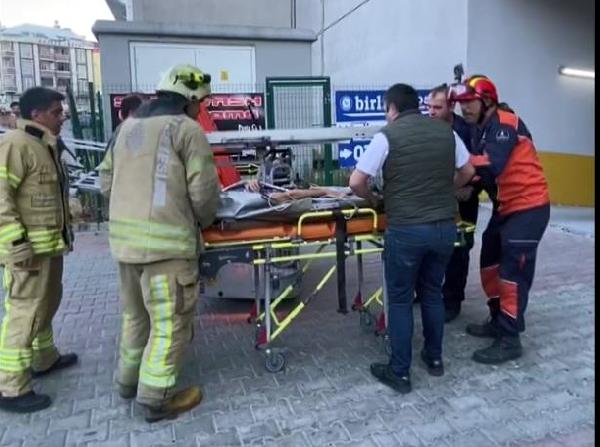 Borcunu ödememek için yandaki binanın çatısına atladı