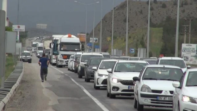 43 ilin geçiş noktası Kırıkkale’de ’bayram’ trafiği