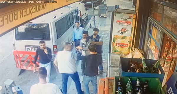 Beyoğlu'nda marketteki silahlı çatışma kamerada