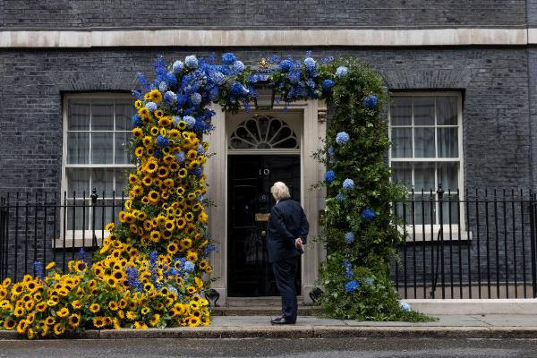 Boris Johnson’dan Truss’a tebrik mesajı