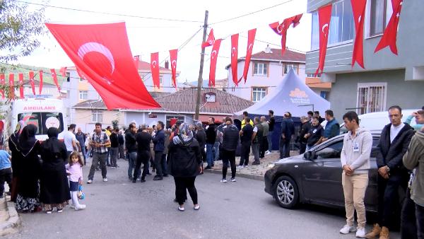 Şehit Enes Bıyık için evinin önünde helallik alındı