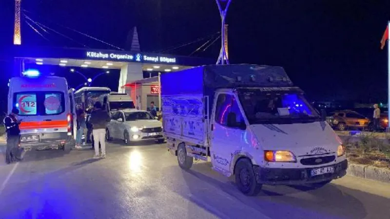 Kütahya'da 2 işçi servisi ile 1 kamyonet çarpıştı: 5 yaralı