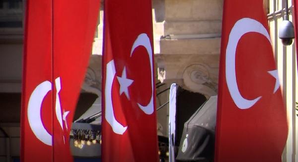 İstiklal Caddesi Türk bayraklarıyla donatıldı