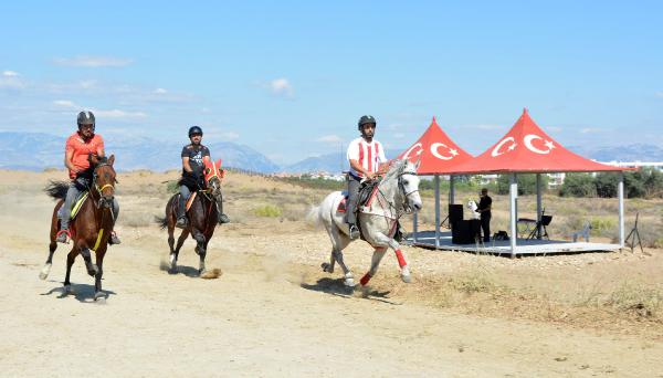 Rahvan At Yarışları'na turistlerden yoğun ilgi