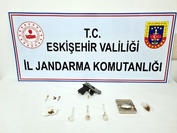 Ormandaki araçta 'Tetik' ile aramada uyuşturucu bulundu