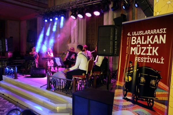 Edirne'de Uluslararası Balkan Müzik Festivali Ketencoğlu konseri ile başladı