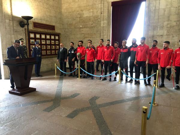 Dünya Şampiyonu Ampute Futbol Milli Takımı, Anıtkabir'i ziyaret etti