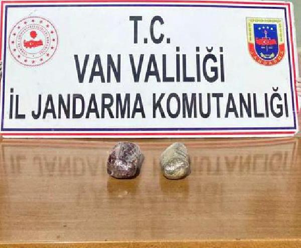 Van'da, arazide 2 kilo afyon sakızı ele geçirildi