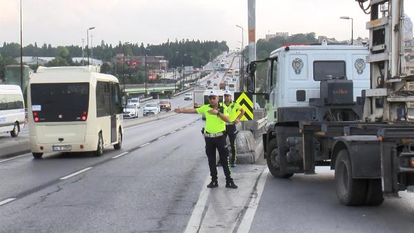 Zafer Bayramı kutlamaları için Vatan Caddesi trafiğe kapatıldı