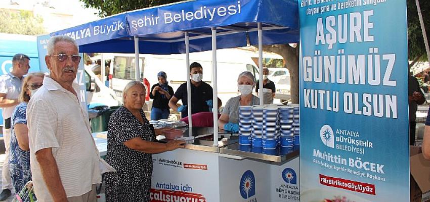 Antalya Büyükşehir aşure bereketini ilçelere taşıdı