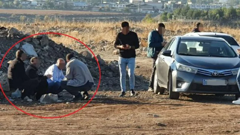 Otomobilde, başka bir araçtan açılan ateşte yaşamını yitirdi