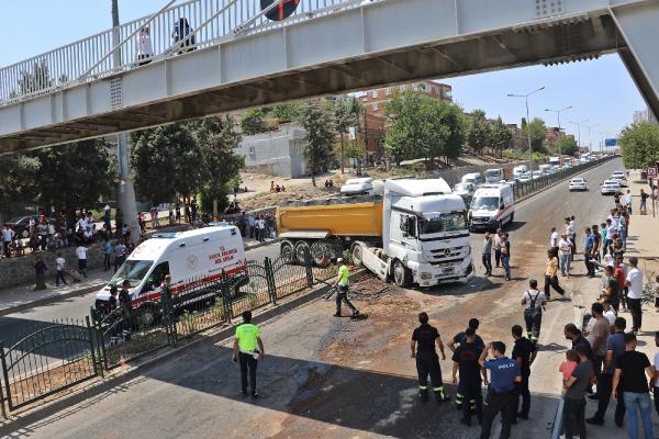 Diyarbakır’da üst geçidi kullanmayan yayalar, kazaya neden oldu: 5 yaralı 