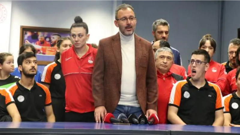 Bakan Kasapoğlu, para masa tenisi sporcuları ile bir araya geldi
