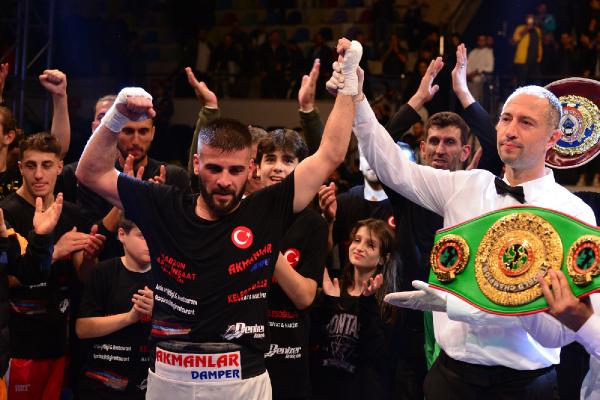 Boksörler Fatih Keleş ve Dilara Yücel, UBO Dünya şampiyonu oldu