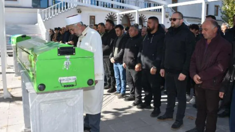 Kayınbiraderinin baltayla öldürdüğü kadın ile olay yerinde kalp krizinden ölen eşi defnedildi