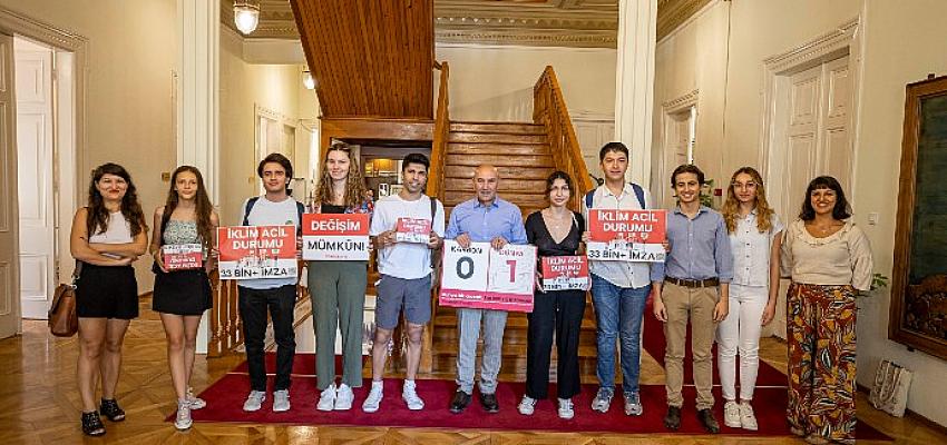 İzmir Büyükşehir Belediye Başkanı Tunç Soyer Change.org Üzerinden Gençlere Destek Mesajı Yayınladı