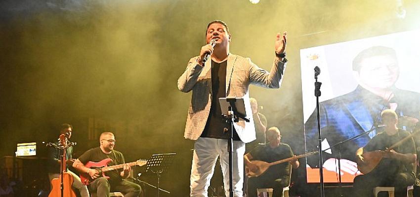 Sanatçı Kubat Kemer'de Konser Verdi