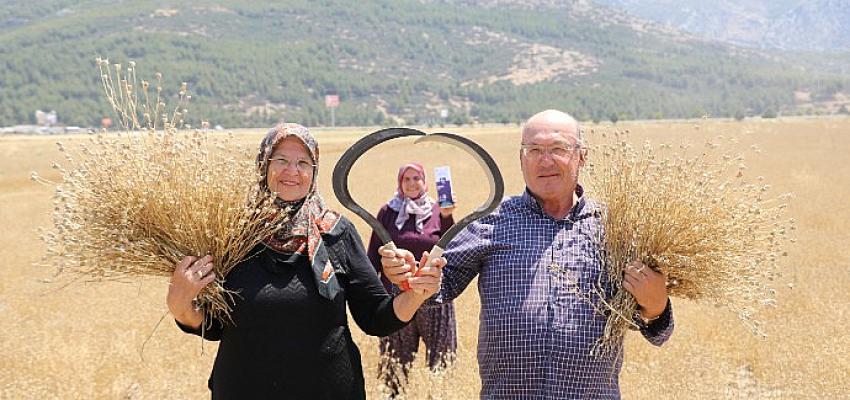 Çiftçiyle el ele çörek otuna sağlık alanında katma değer katan Zade Vital, çörek otu yağı ile dünyaya sağlık dağıtıyor